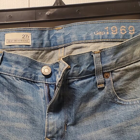 Gap 1969 Sexy Boyfriend Jeans in Light Wash - Picture 3 of 3